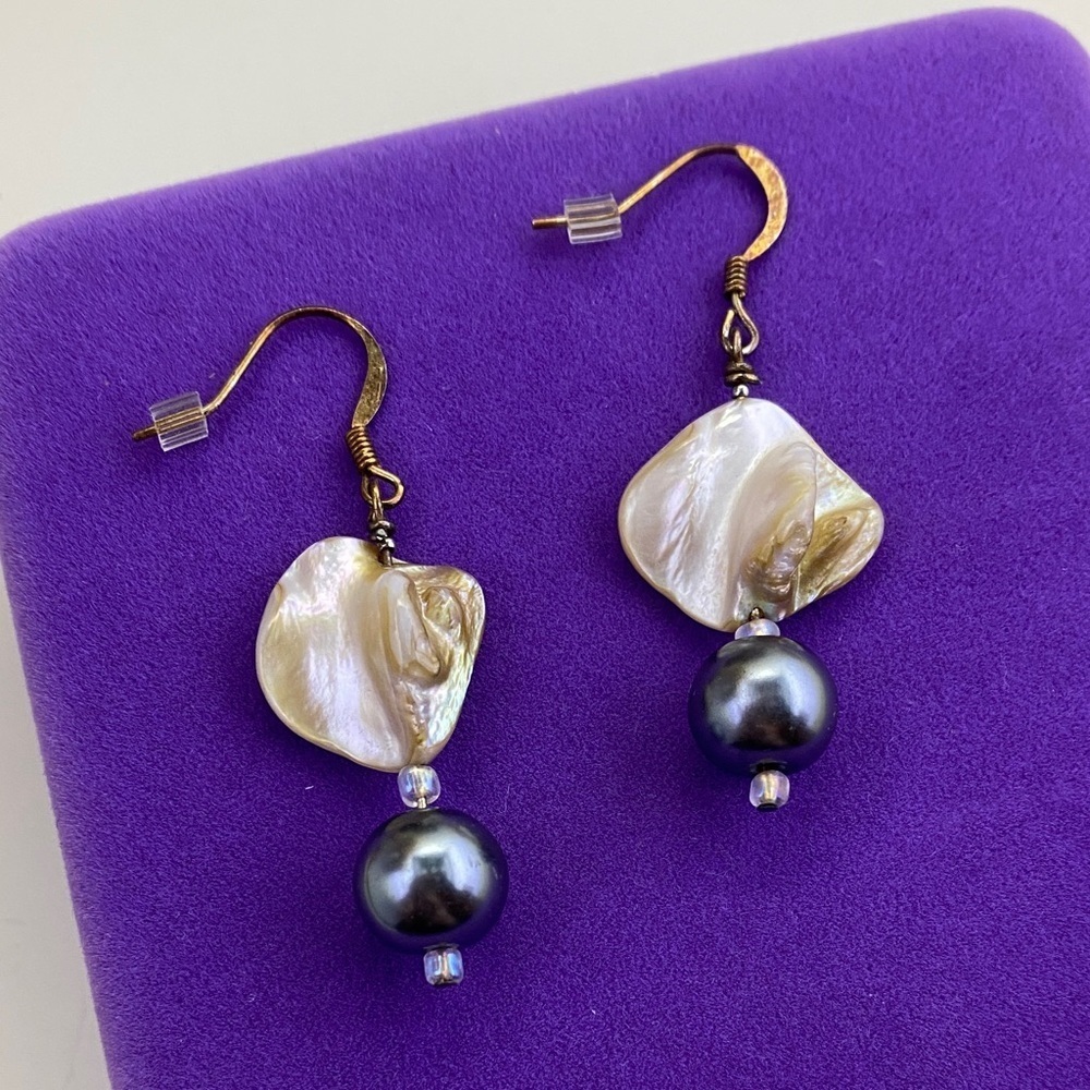 💛 Elegant Pearl Dangle Earrings